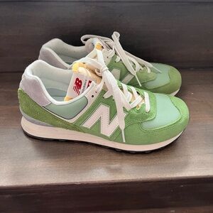 New Balance 574 Green and White Suede & Mesh Sneakers like new